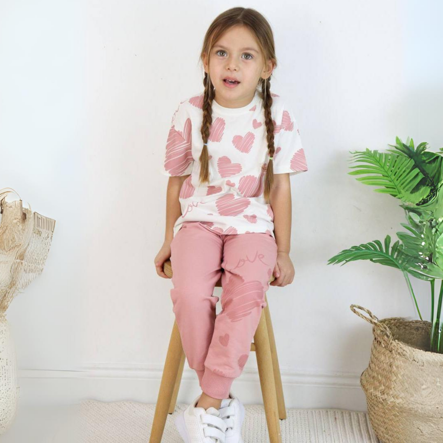Scribble Hearts Girls Joggers Set-3
