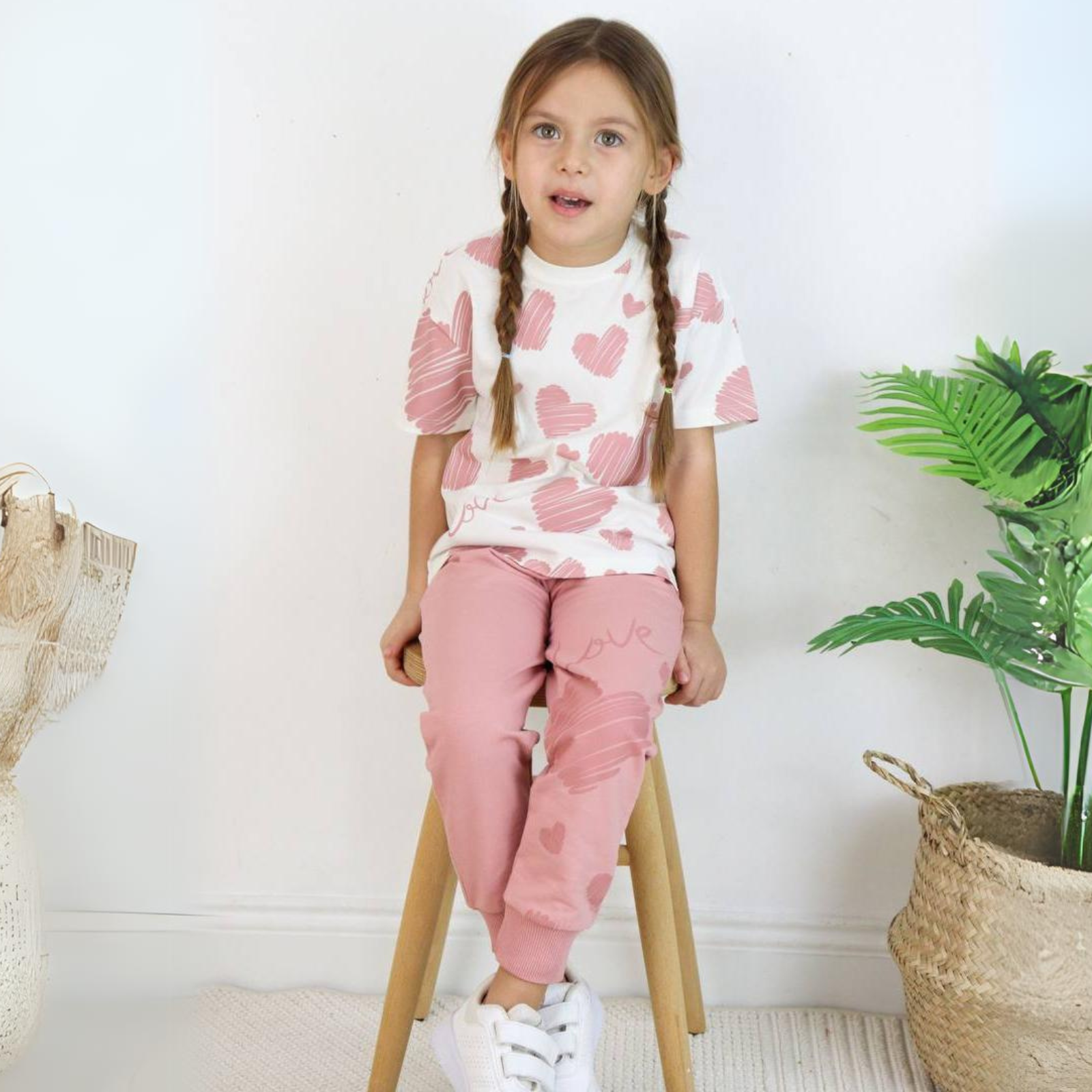 Scribble Hearts Girls Joggers Set-3